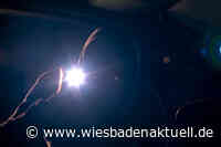 Cabrio-Schlitzer in der Nacht in Wiesbaden unterwegs