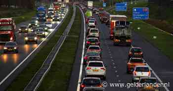 Pinksterdrukte op snelwegen: 800 kilometer file, vooral rond Nijmegen opvallend druk