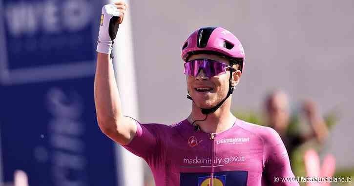 Giro d’Italia, il tris di Jonathan Milan: un’altra volata regale, è il velocista più forte del gruppo