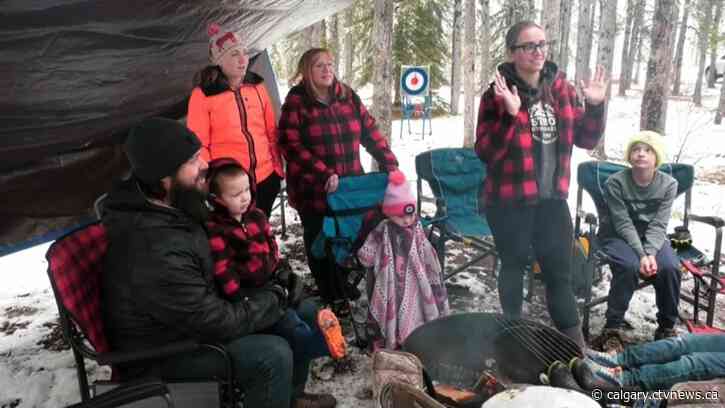 'We're dedicated': Snow doesn't stop family from 20 year May long weekend camping tradition