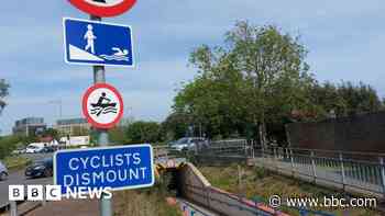 Council criticises 'no rowing' underpass signs