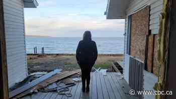 Couple says goodbye to beloved home on Quebec coast after erosion put safety at risk