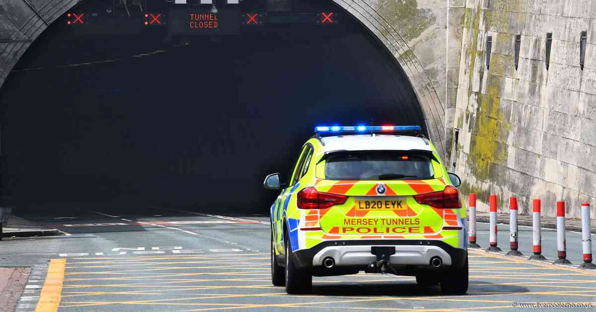 Multiple car crash closes Birkenhead Tunnel in both directions