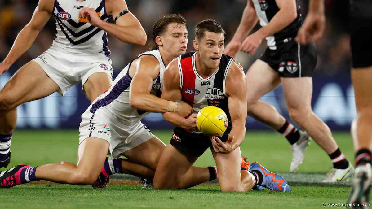 ‘Lot of concern’: Worrying scenes as Saint under fire AGAIN for Docker hit: LIVE AFL
