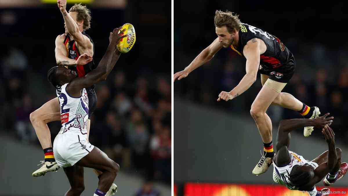 ‘Lot of concern’: Worrying scenes as Docker cops big hit from Saints: LIVE AFL