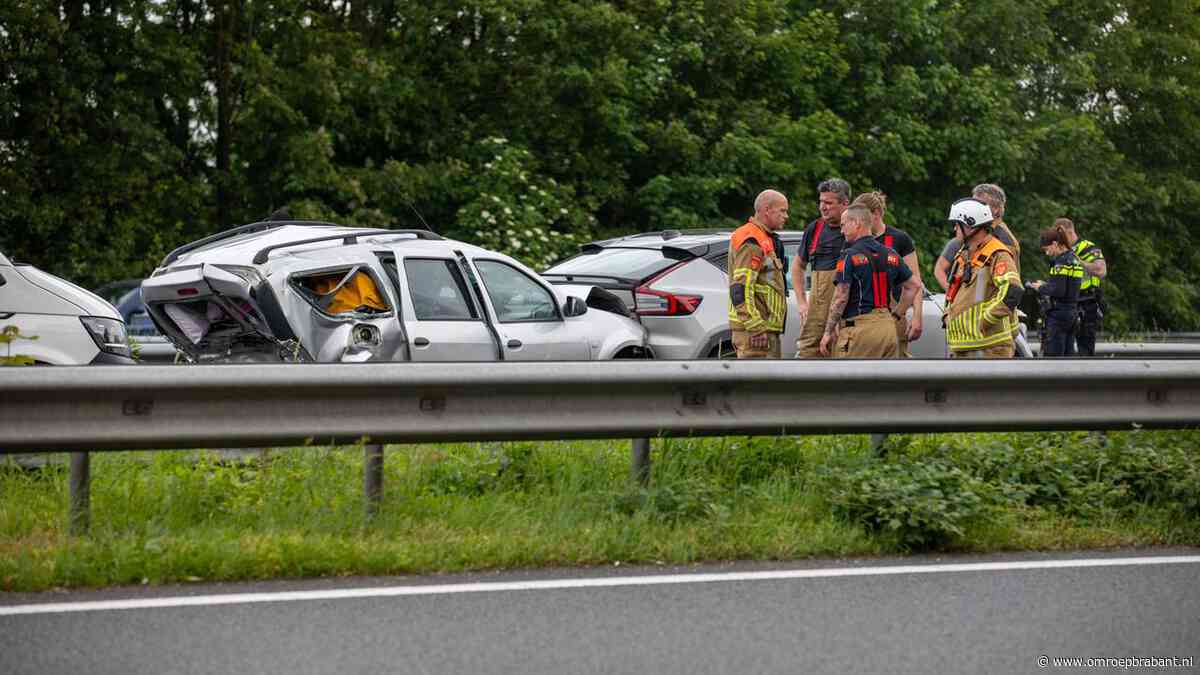 112-nieuws: gewonden op A17 Zuid-Hollanders • auto met aanhanger geschaard