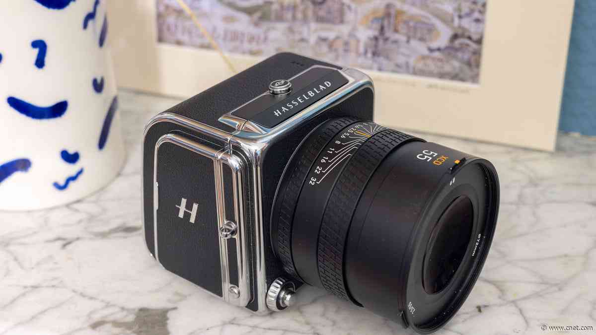 This Is the Weirdest Camera I've Ever Loved: The Hasselblad 907X     - CNET