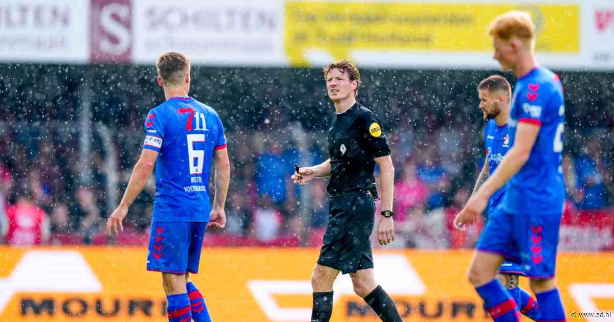 LIVE play-offs promotie/degradatie | Dordrecht - Emmen gestaakt door onweer