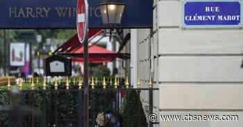 Armed robbers hit luxury jewelry store in Paris