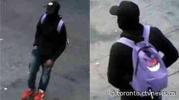 Police searching for suspect who slashed man with knife in downtown Toronto