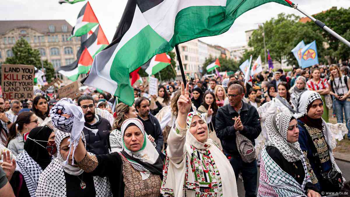 Vereinzelte Festnahmen: Tausende demonstrieren erneut zu Nakba in Berlin
