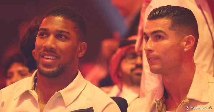 Anthony Joshua sits beside Cristiano Ronaldo at ringside to watch Tyson Fury vs Oleksandr Usyk fight