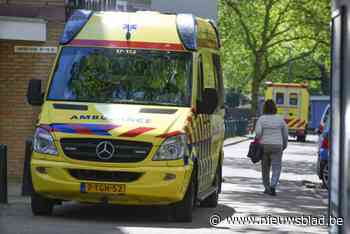 Zeven gewonden nadat Nederlandse voetballers uit open bus vallen tijdens kampioenenviering