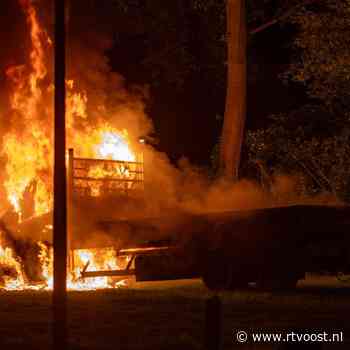 112 Nieuws: Bakwagen in brand in Deventer, auto is vermoedelijk in brand gestoken