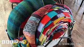 Doctor Who fans knit scarf 'longer than Clifton bridge'
