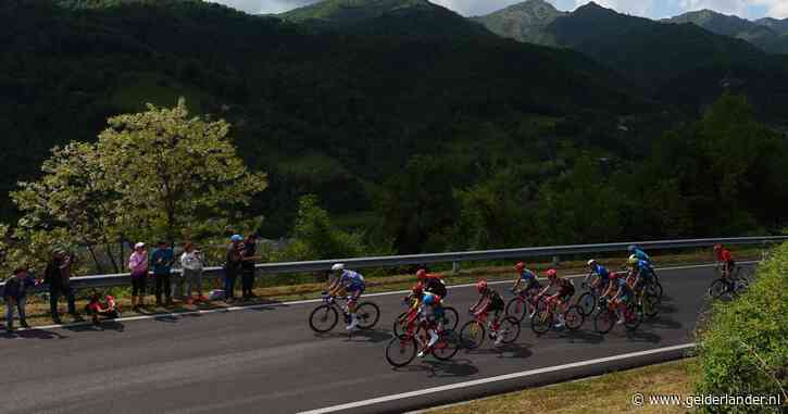 LIVE Giro d’Italia | Grote groep springt weg uit peloton, wat is Pogacar van plan in koninginnenrit?