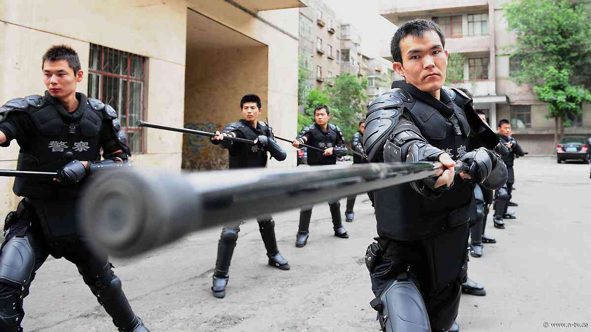 Uigure schildert Alltagsterror: Fieberhafte Todesträume von Chinas Verfolgungsmaschine