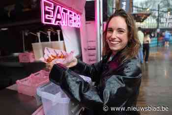 Romee is ‘foodrunner’ op Extrema Outdoor: “Grote artiesten vragen vaak Belgische frietjes”