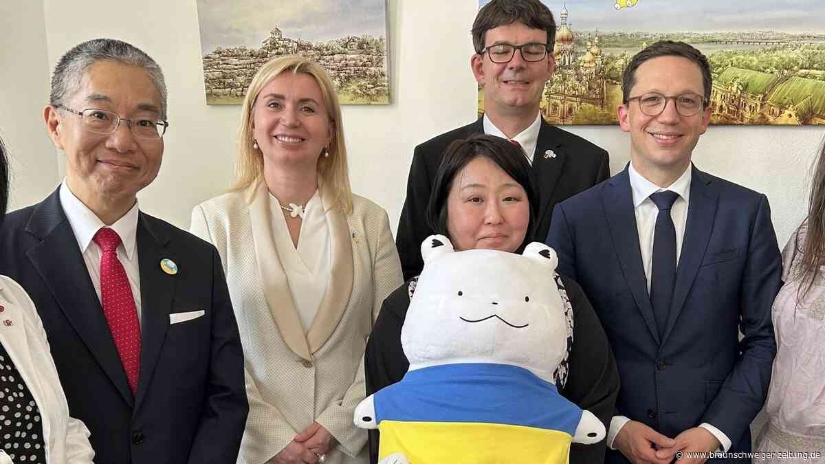 Wie ein netter Manga-Eisbär in Braunschweig der Ukraine hilft