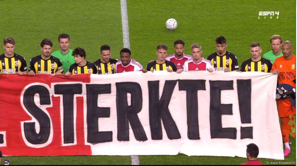Spelers Ajax en Vitesse pakken spandoek vast en komen met statement