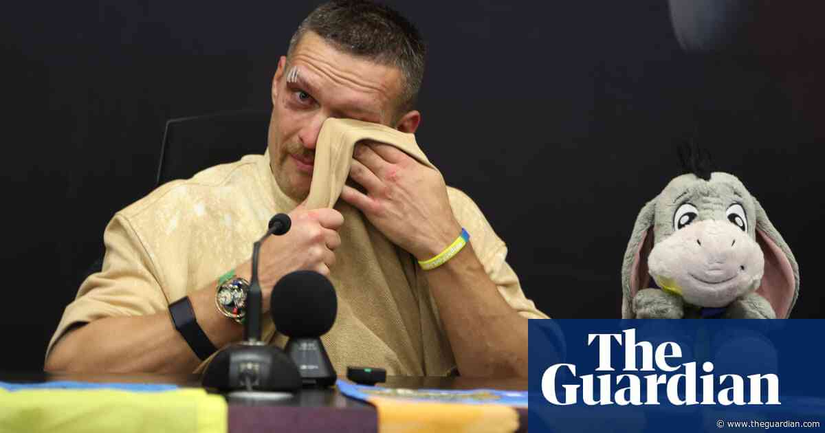 'I miss my father': Usyk breaks down in tears after beating Tyson Fury – video