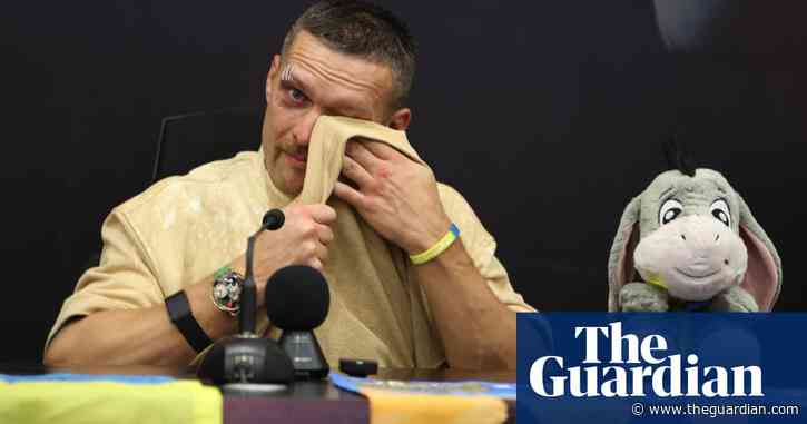 'I miss my father': Usyk breaks down in tears after beating Tyson Fury – video