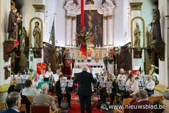 FOTO. Koninklijke Harmonie Sint-Cecilia blaast deuntjes op een mooie Pinksterdag