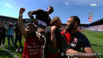 Spelers van Twente vieren veiligstellen Champions League met opmerkelijke gast