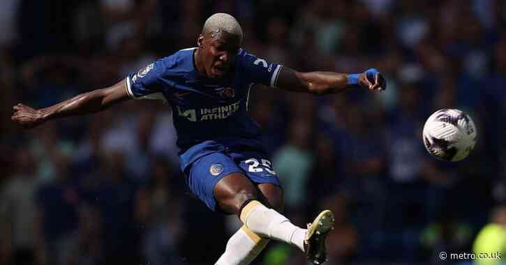 Moises Caicedo scores late Goal of the Season contender for Chelsea