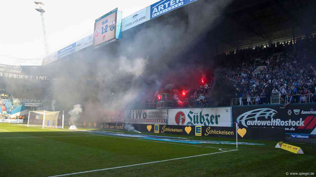 2. Fußball-Bundesliga: Fan-Krawalle und Abstieg für Hansa Rostock, FC St. Pauli ist Zweitliga-Meister