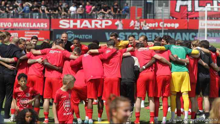 Almere - Almere City verliest laatste duel debuutseizoen, emotioneel afscheid Alex Pastoor 