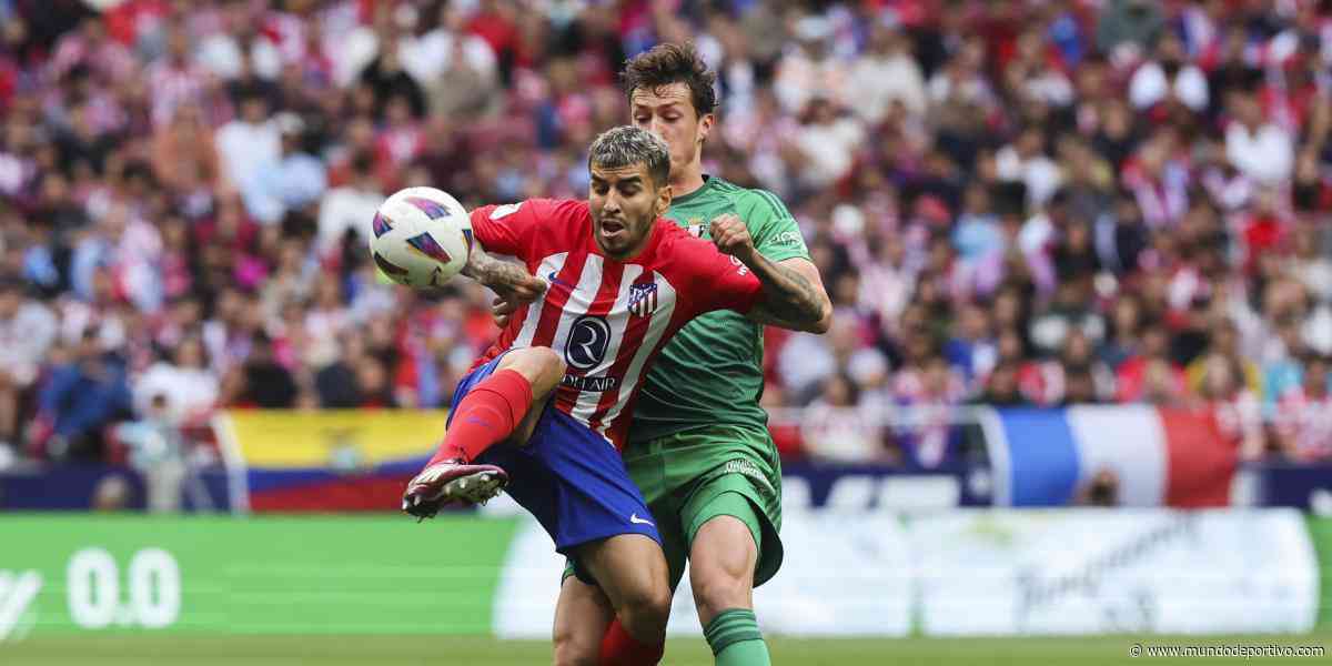 El Atlético pidió a González Fuertes una expulsión y un penalti de Osasuna