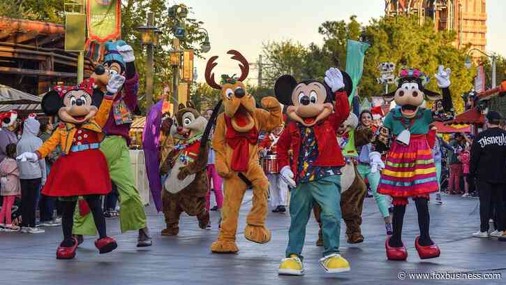 Disneyland's character actors and performers vote to unionize