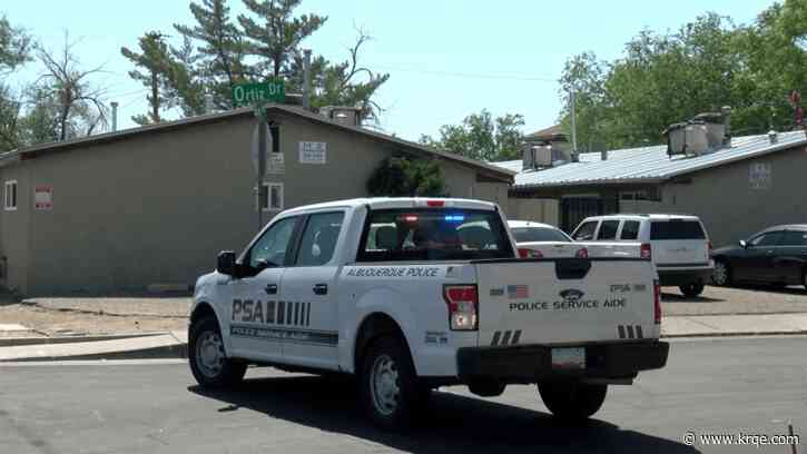 Police investigate southeast Albuquerque shooting that left man dead