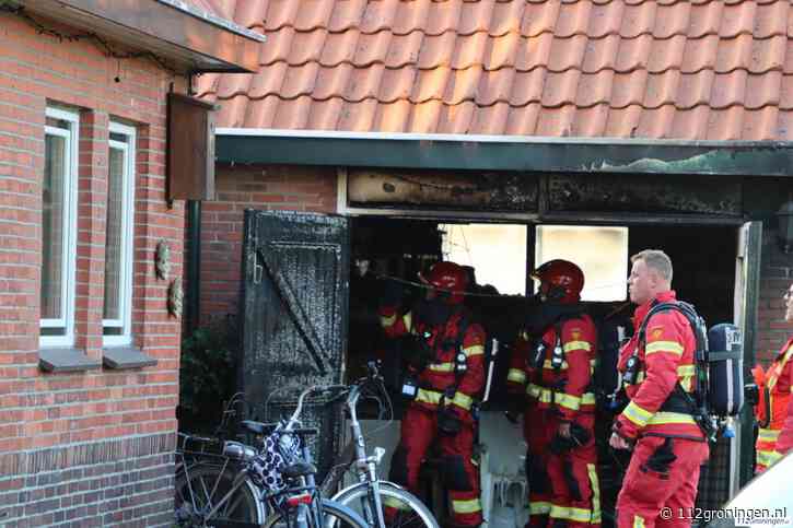 Grote schade na brand in garage en schuur aan Rikkerdaweg in Niehove