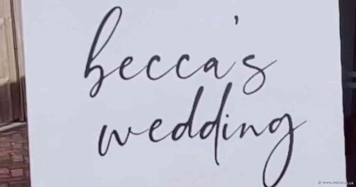 Bride leaves people in stitches over her cheeky welcome sign at wedding