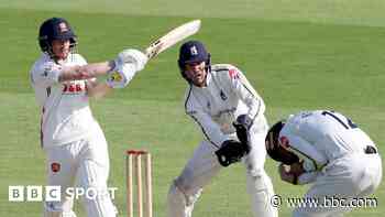 Essex and Warwickshire face intriguing finish