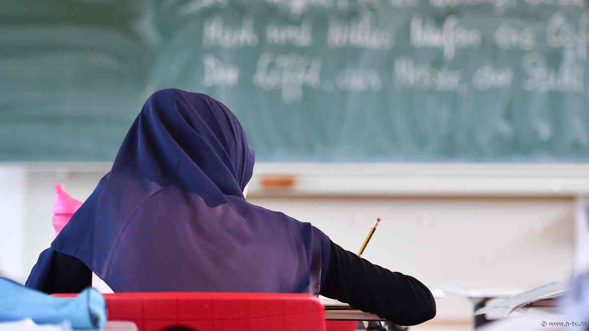 Unter staatlicher Aufsicht: Lehrerverband will Islamunterricht einführen