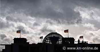 Berlin: Aktivist lässt Drohne mit Russland-Flagge über Reichstag fliegen