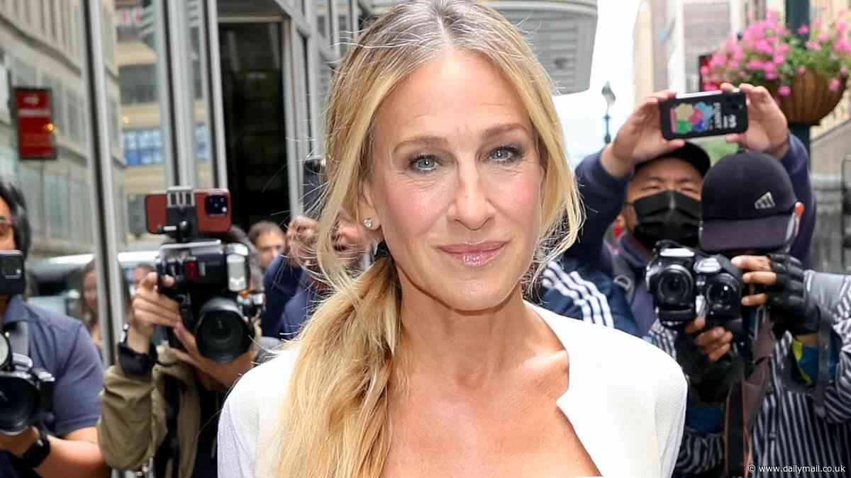 Sarah Jessica Parker admits she HATES being thin and finds it 'difficult' to gain weight - as actress reveals a love of theatre brought her and Matthew Broderick together