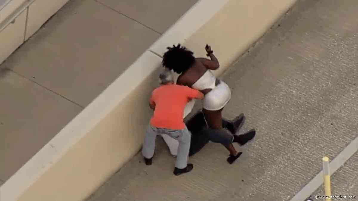 Wild video captures woman attempting to stab men with sharp object after crash on I-395