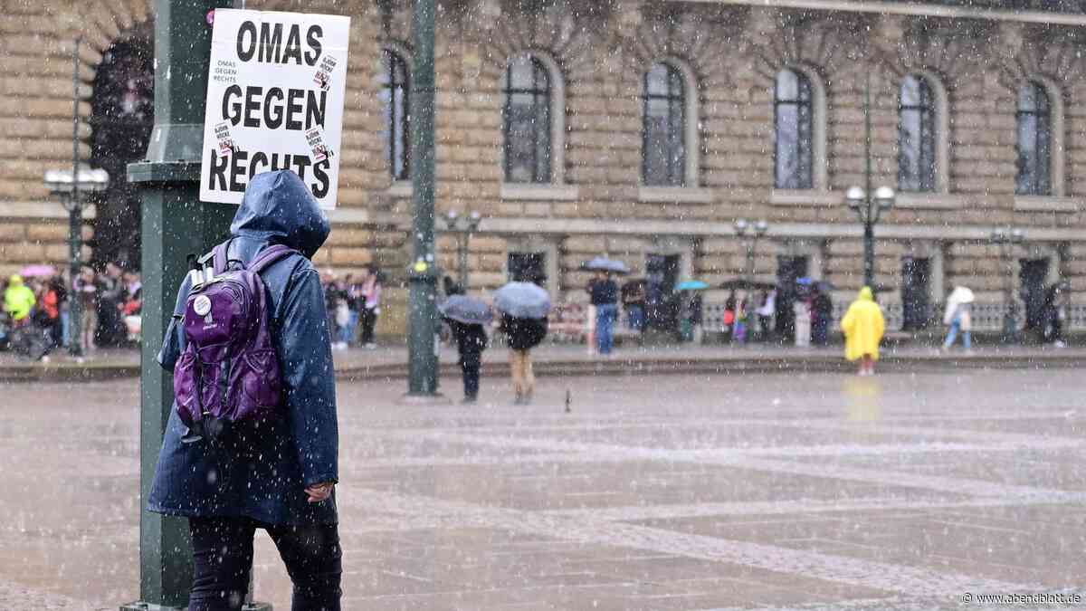 Gewitter überm Rathausmarkt – fällt St. Paulis Demo aus?
