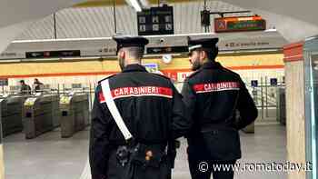Metro A, manolesta in azione a Spagna: bloccato con il malloppo appena rubato