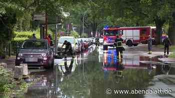 Nach Starkregen: Straße in Eidelstedt steht 30 cm unter Wasser