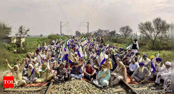 Punjab: Farmers suspend 'rail roko' protest at Shambhu railway station