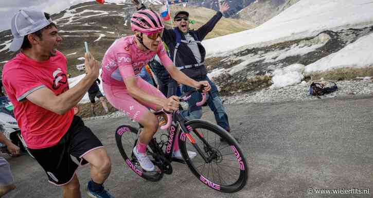 Tadej Pogacar begint met roze trui riant om schouders al aan de Tour de France te denken