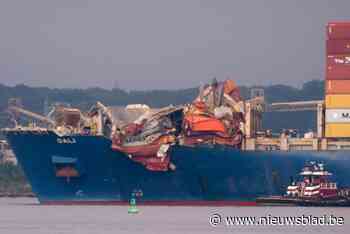 Containerschip dat eind maart tegen brug in Baltimore botste eindelijk vlotgetrokken en weggesleept