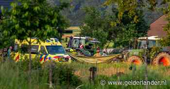 Ernstig ongeval met trekker in Stokkum: traumahelikopter opgeroepen