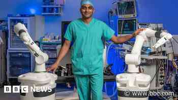 Hospital trains junior doctors in robotic surgery