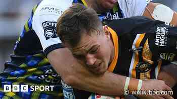 Hall agrees new two-year Castleford contract